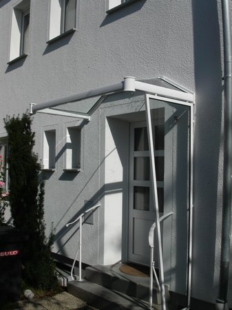 Vordach und Seitenwand.JPG